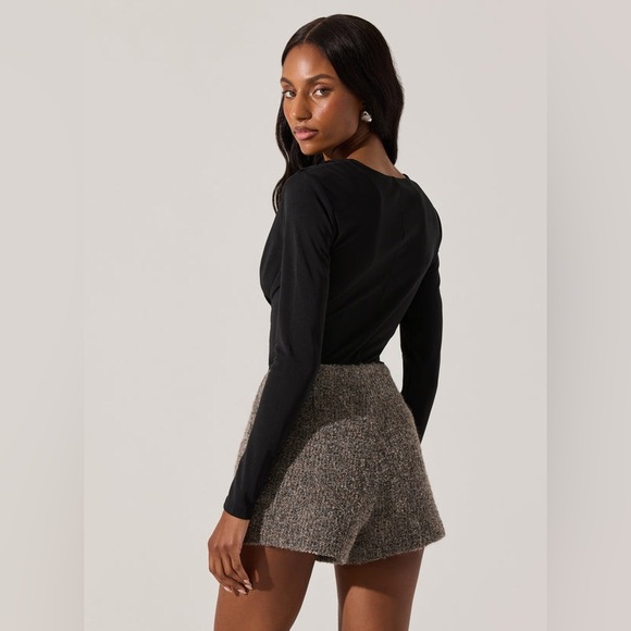 ASTR The Label Long Sleeve Deep Cowl Neck Top | Black | Small | NWT - Picture 4 of 7